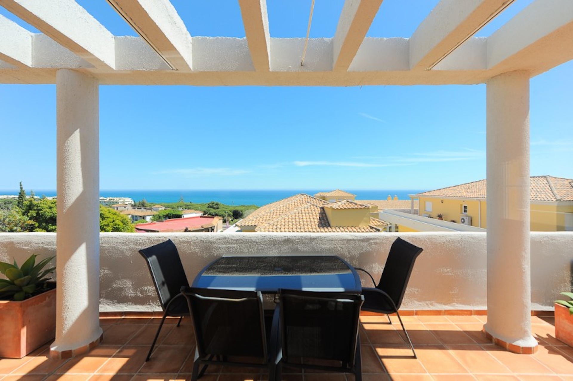 Penthouse with astonishing sea views - arbatestates.com