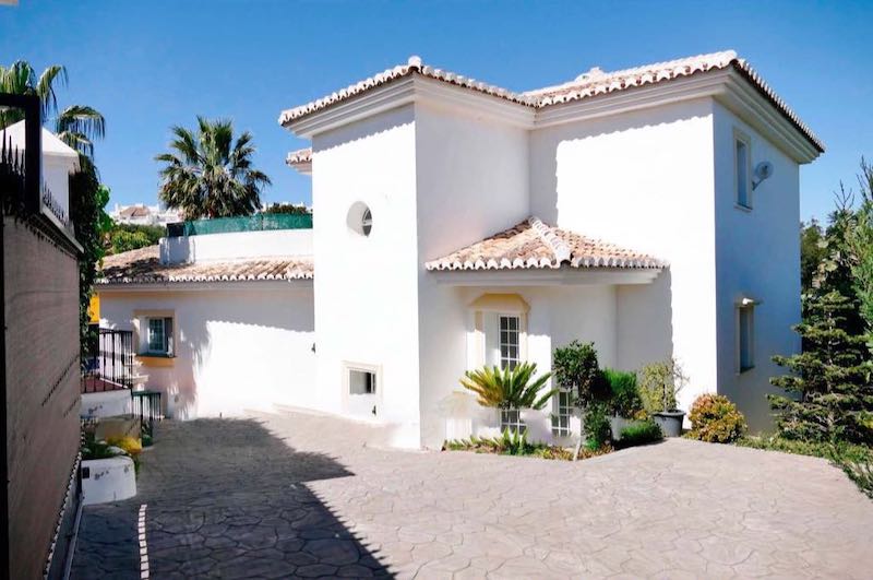 Villa moderna en RIVIERA DEL SOL - arbatestates.com