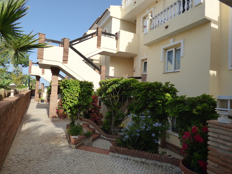 Apartamento en la planta baja en RIVIERA DEL SOL - arbatestates.com