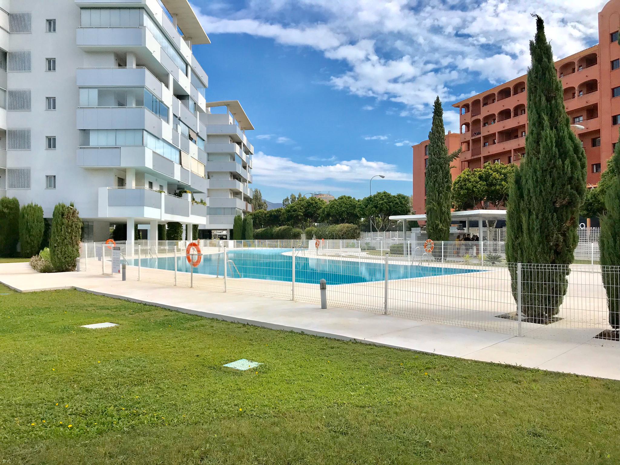 Apartamento en la planta media en FUENGIROLA - arbatestates.com